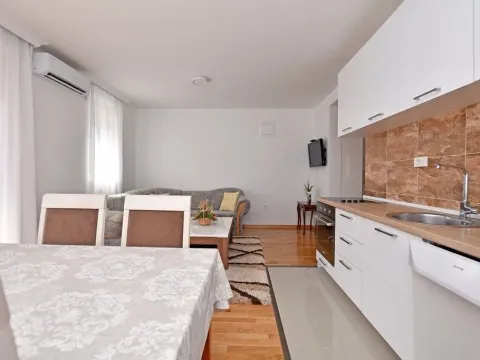 Izdavanje, jednosoban stan, 45m², Igalo, Herceg Novi - image 5