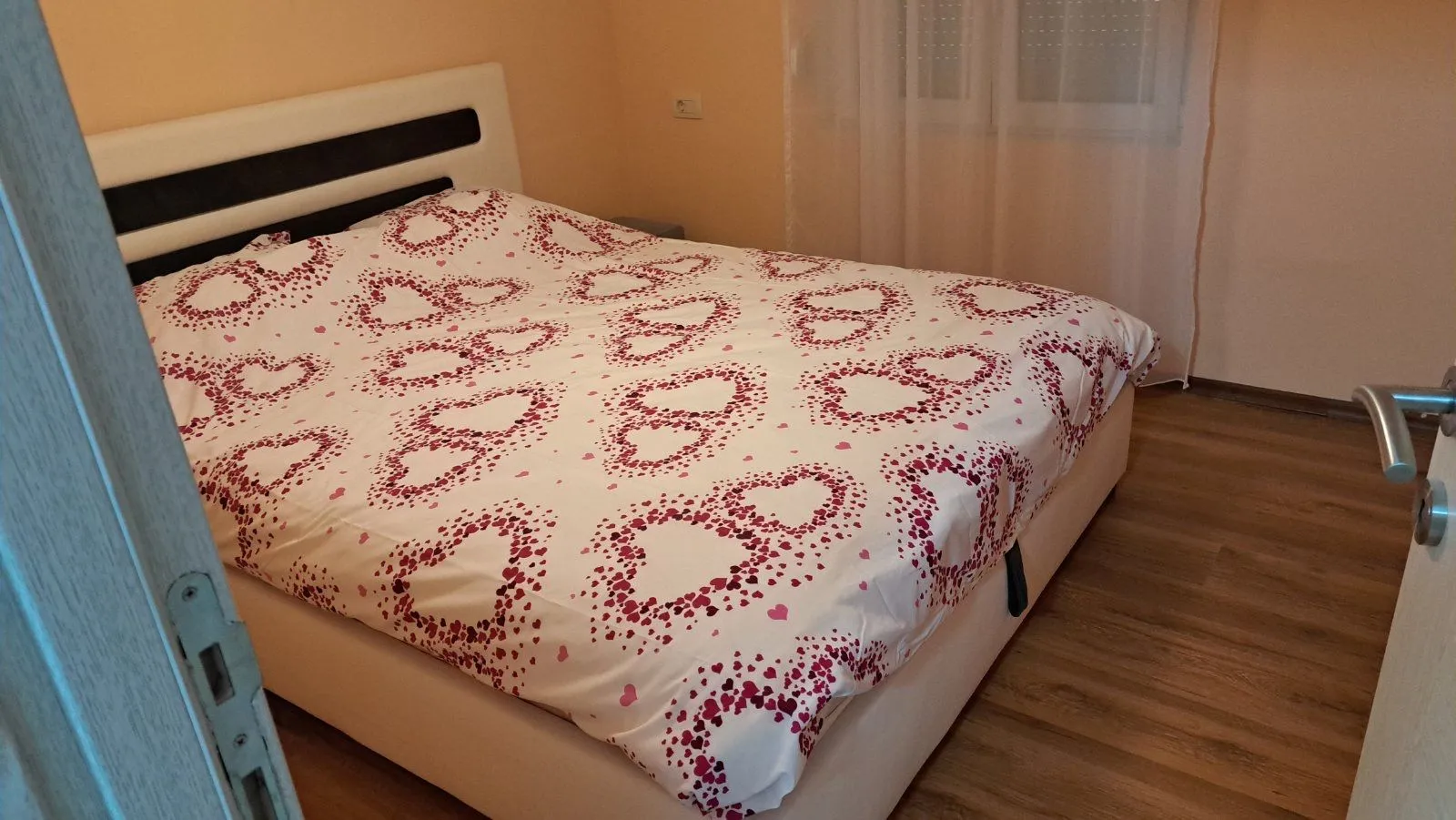 Izdavanje, trosoban stan, 106m², Tripovići, Tivat