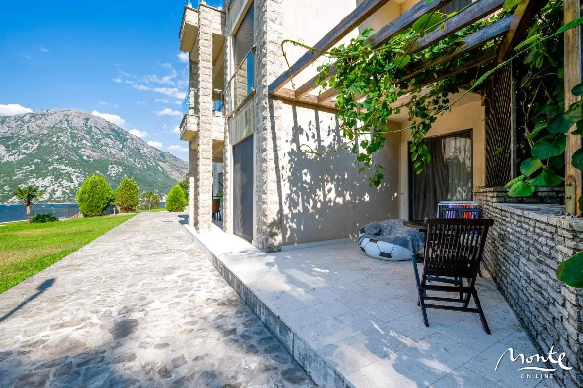 Prodaja, dvosoban stan, 68m², Kostanjica, Kotor