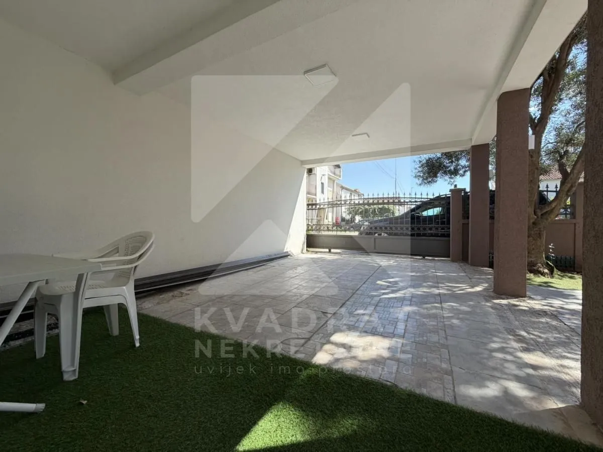 Rent, studio apartment, 35m², Stari Aerodrom, Podgorica