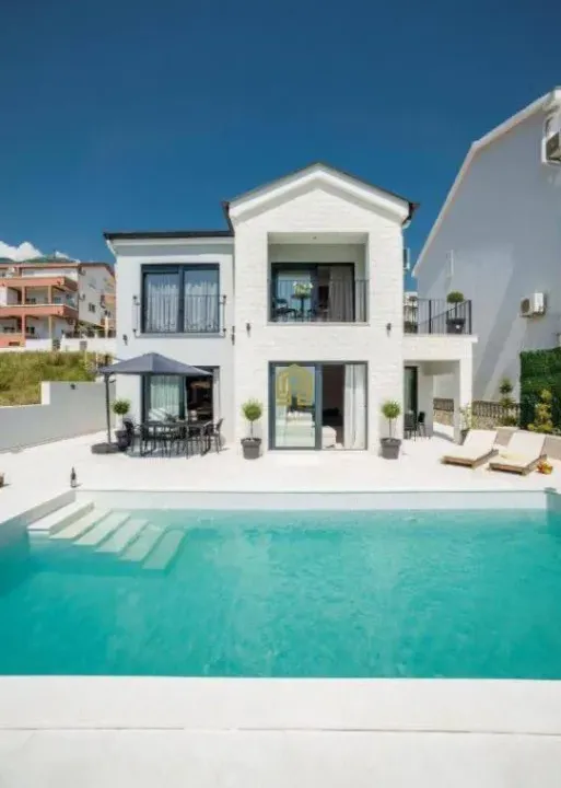 Sale, house, 160m², Bečići, Budva