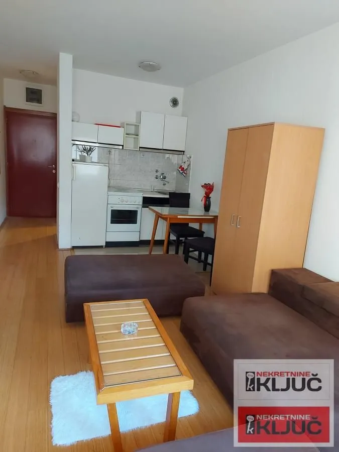 Prodaja, garsonjera, 22m², Bulevar Oslobodjenja, Novi Sad Sve Podlokacije