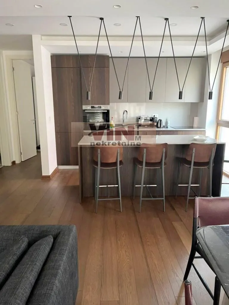 Prodaja, trosoban stan, 121m², Vračar, Šid