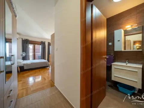 Sale, studio apartment, 45m², Bečići, Budva - image 11