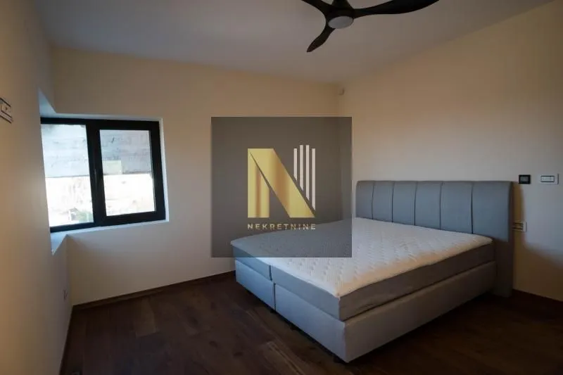 Izdavanje, kuća, 250m², Sremska Kamenica, Petrovaradin