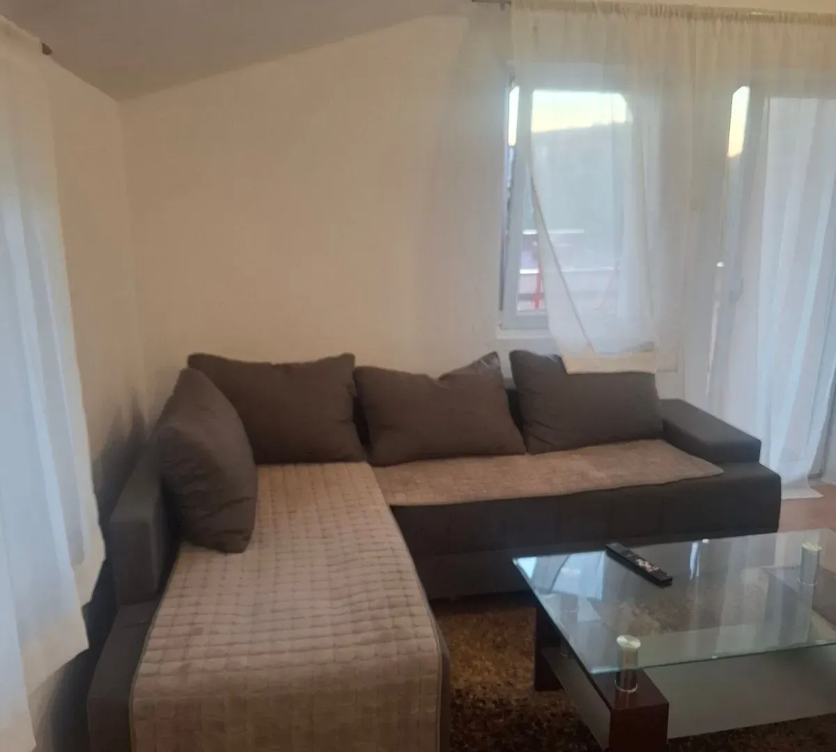 Izdavanje, trosoban stan, 90m², Bjeliši, Bar