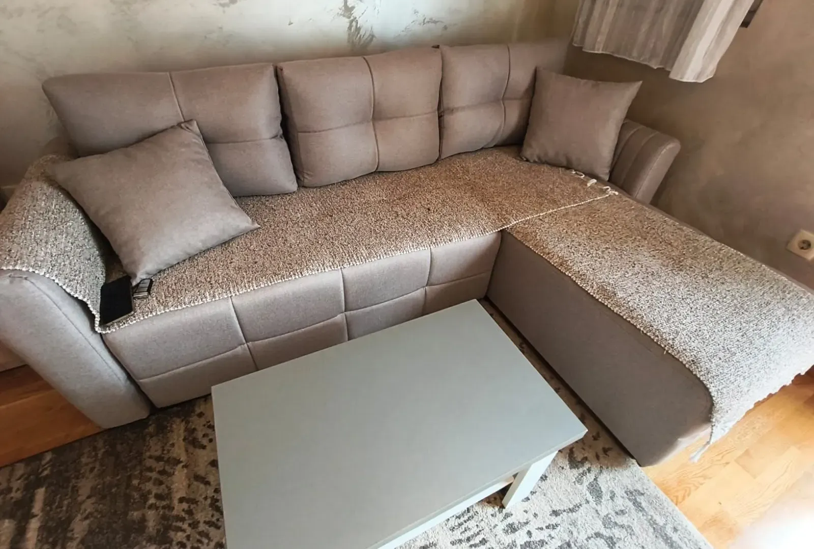 Izdavanje, garsonjera, 30m², Stari Aerodrom, Podgorica