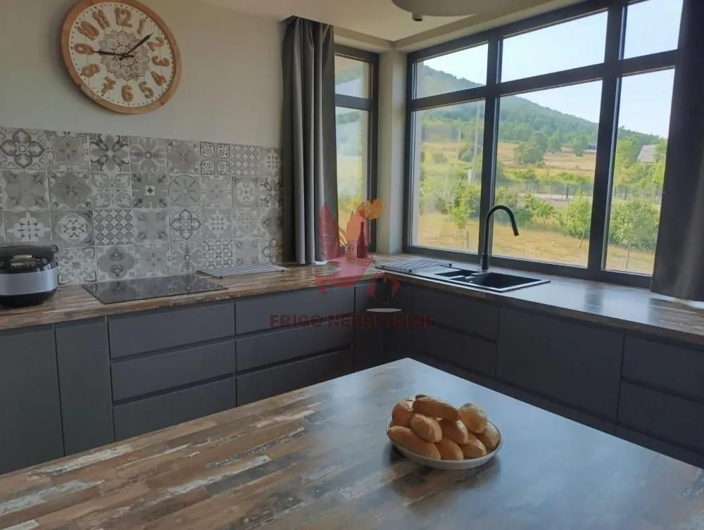 Prodaja, kuća, 580m², Kosmaj, Sopot