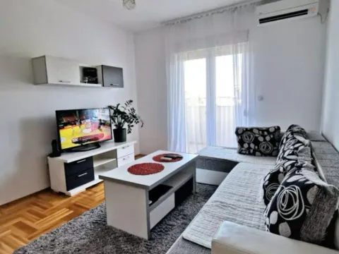Izdavanje, jednosoban stan, 45m², Zabjelo, Podgorica