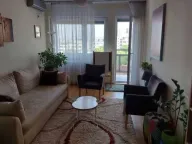 Izdavanje, trosoban stan, 64m², Uciteljsko Naselje, Zvezdara Sve Podlokacije - image 1