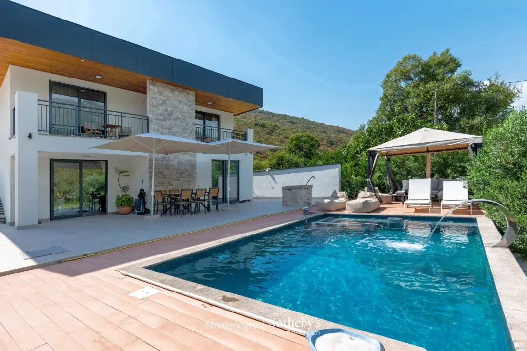 Prodaja, kuća, 172m², Kovači, Kotor