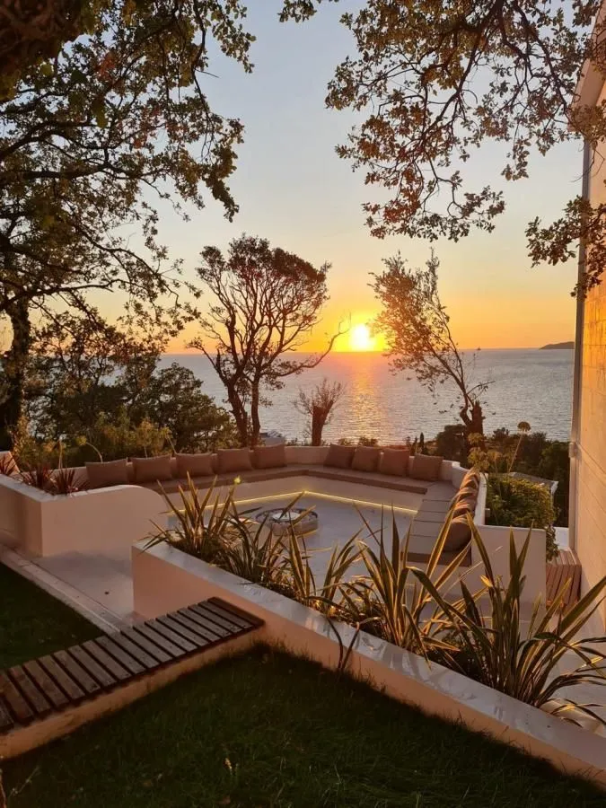 Sale, house, 300m², Reževići, Budva