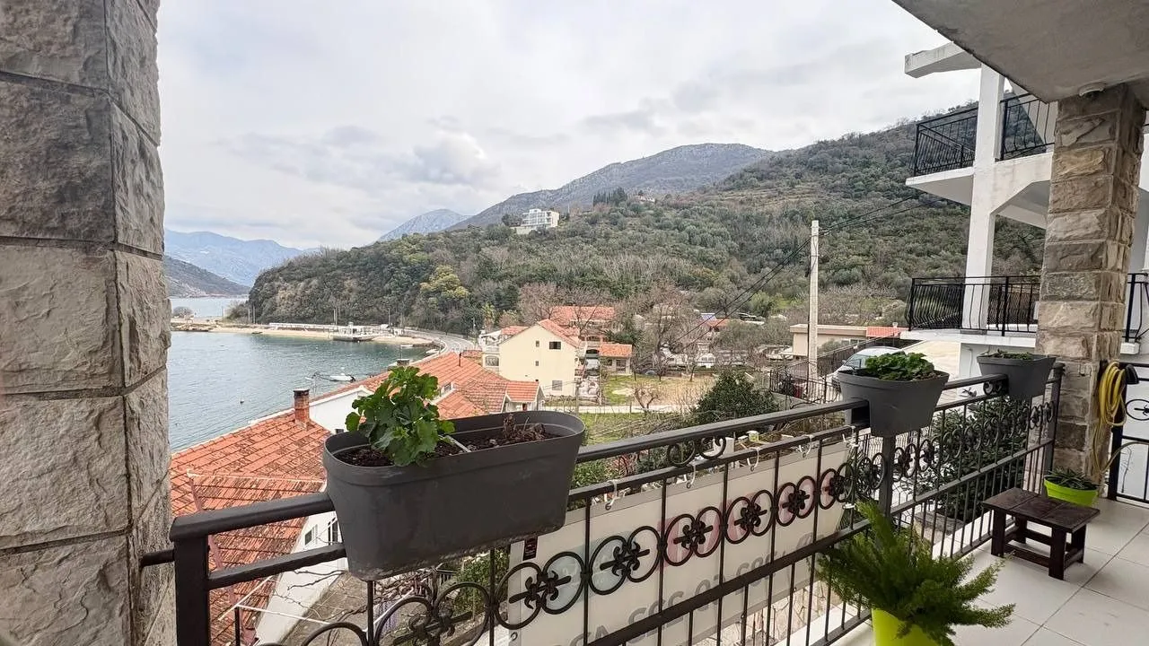 Prodaja, trosoban stan, 180m², Lepetani, Tivat