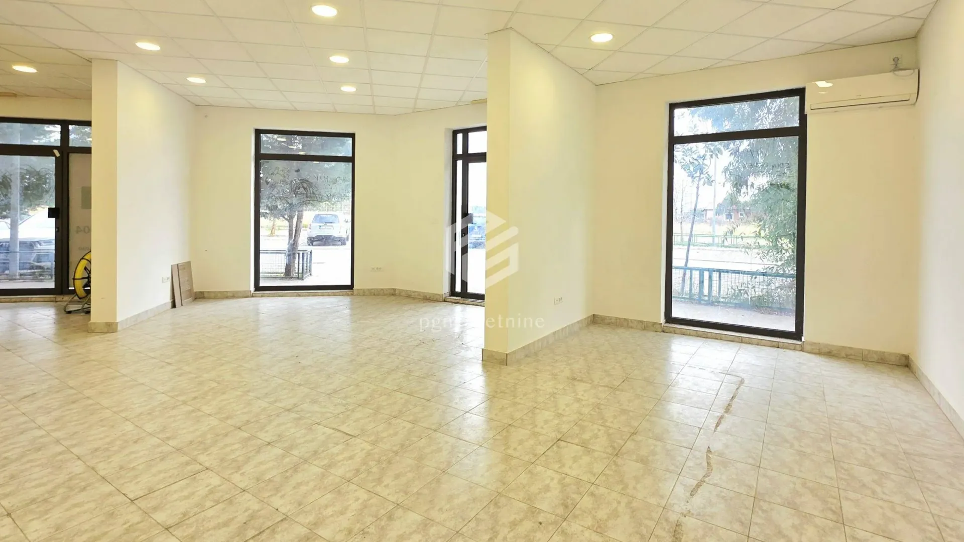 Rent, office space, 75m², Stari Aerodrom, Podgorica
