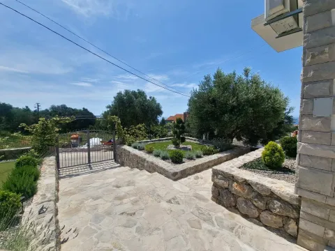 Izdavanje, kuća, 110m², Krimovica, Kotor - image 7