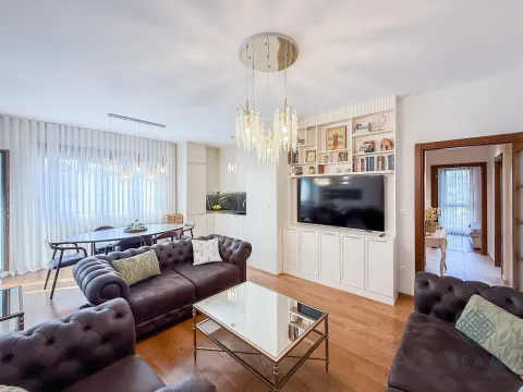 Spacious living room combined with the dining area and kitchen in the background. - image 2