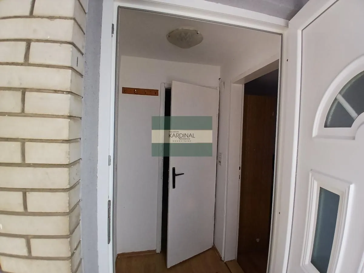 Izdavanje, jednosoban stan, 37m², Centar, Jagodina