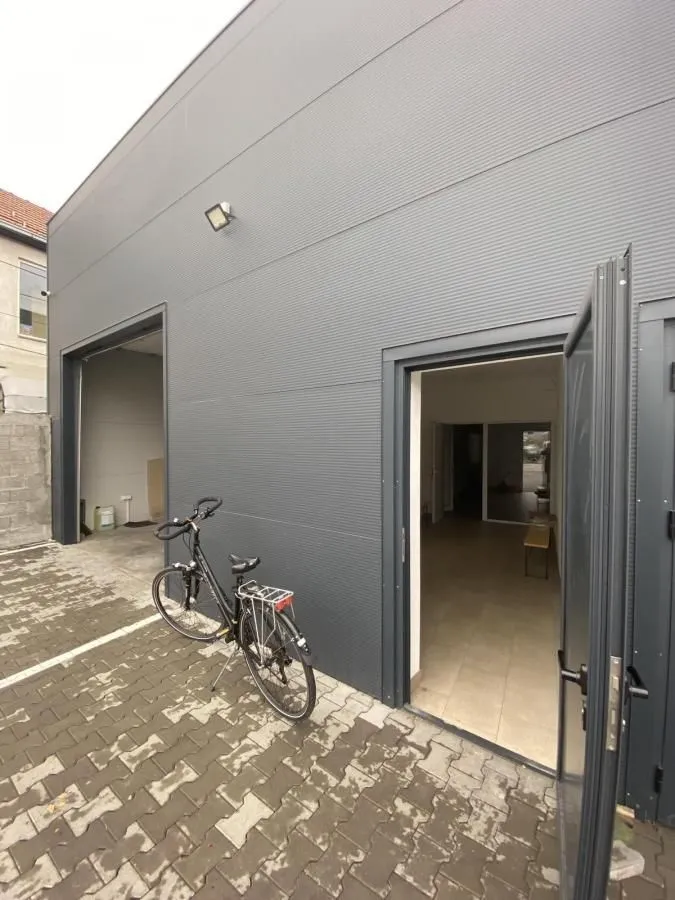 Izdavanje, poslovni prostor, 180m², Vašarište, Jagodina