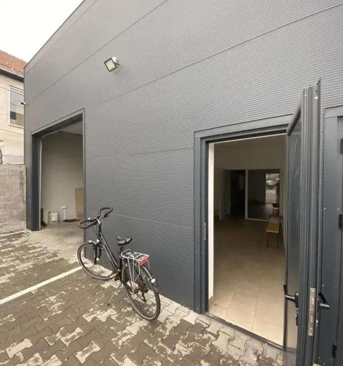 Izdavanje, poslovni prostor, 180m², Vašarište, Jagodina