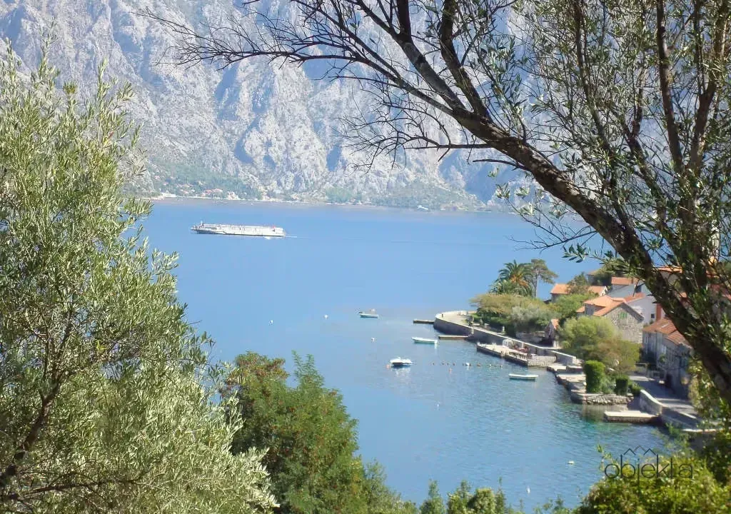 Prodaja, plac, 872m², Kotor, Crna Gora