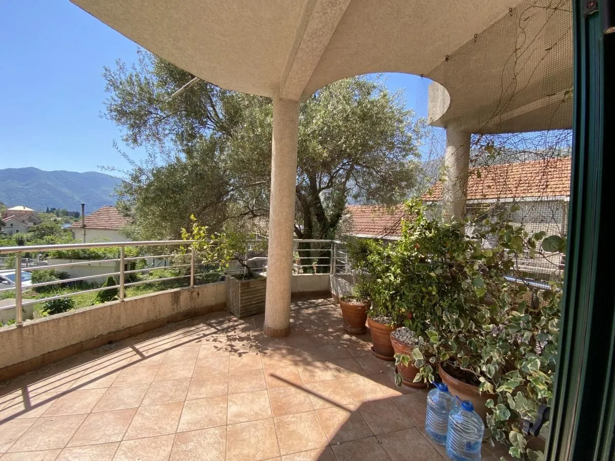 Prodaja, dvosoban stan, 90m², Risan, Kotor