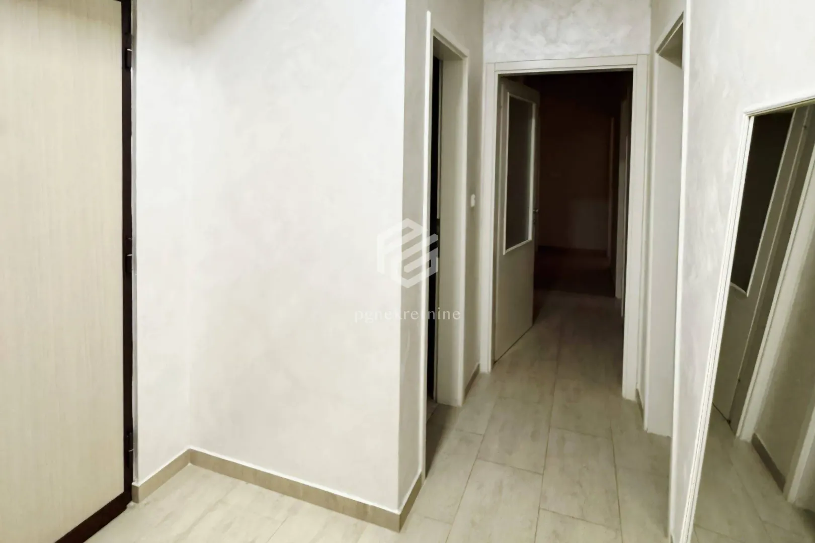 Izdavanje, trosoban stan, 95m², Preko Morače, Podgorica