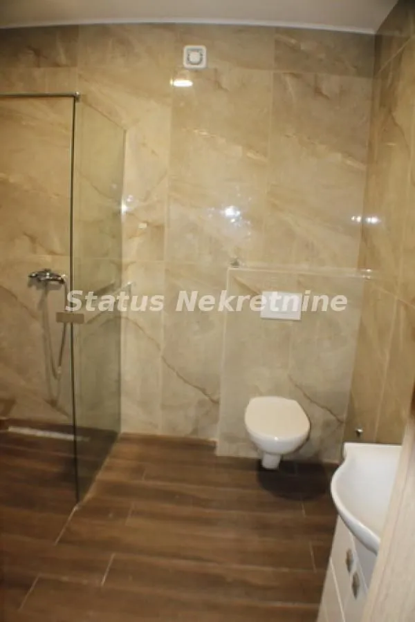 Prodaja, trosoban stan, 77m², Petrovaradin, Novi Sad