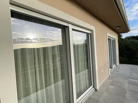 Rent, two bedroom apartment, 74m², Sutvara, Kotor - image 13