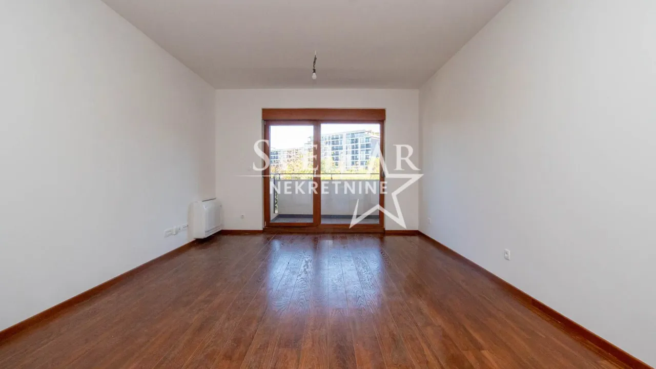 Izdavanje, poslovni prostor, 96m², Master Kvart, Podgorica