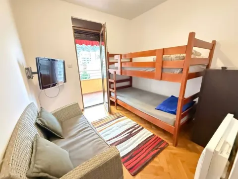 Rent, three bedroom apartment, 70m², Podkošljun, Budva - image 7