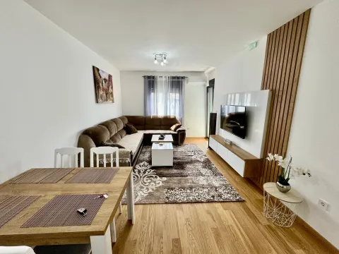 Izdavanje, dvosoban stan, 60m², City Kvart, Podgorica - image 2