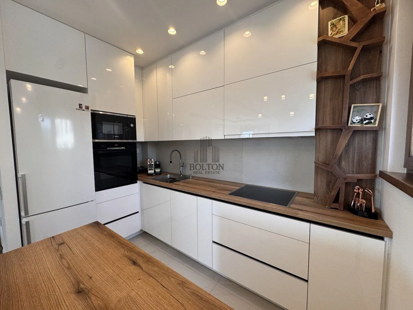 Izdavanje, trosoban stan, 62m², Zemun Sve Podlokacije, Beograd