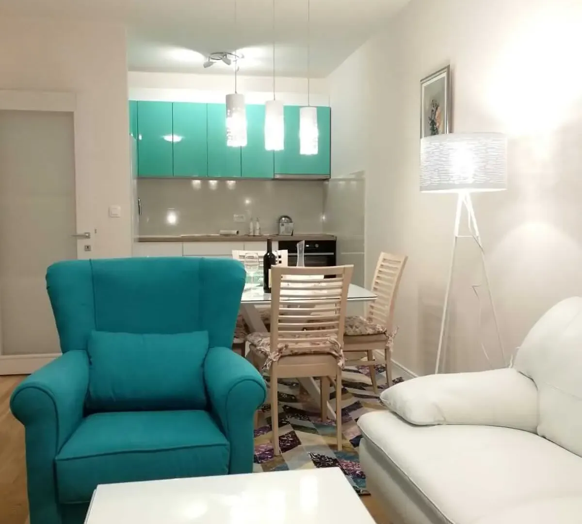Izdavanje, jednosoban stan, 49m², Central Point, Podgorica