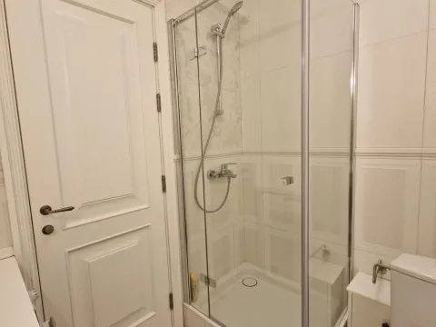 Izdavanje, trosoban stan, 120m², Stari grad, Novi Sad - image 5