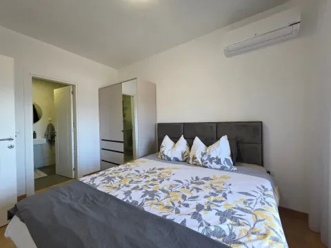 Sale, two bedroom apartment, 71m², Bečići, Budva - image 20