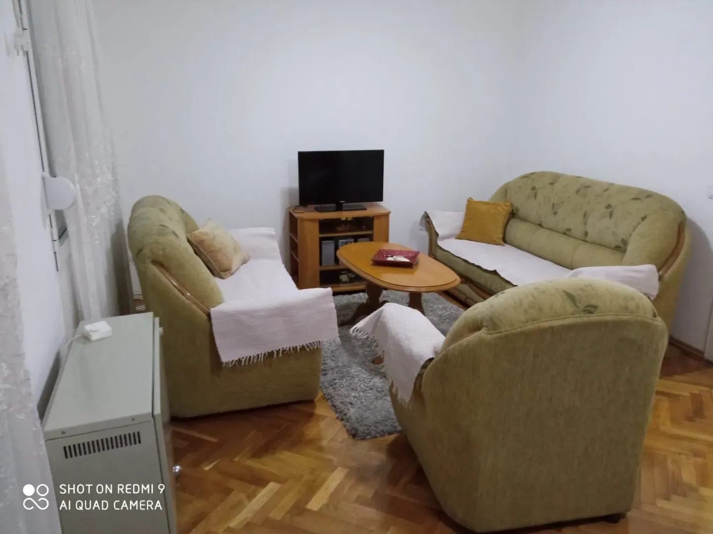 Living room with a sofa set and TV.
