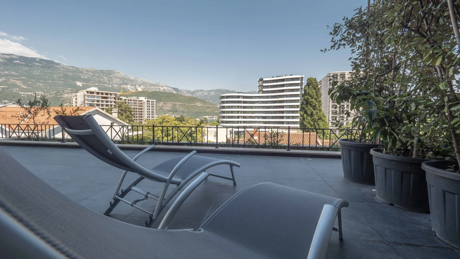 Izdavanje, jednosoban stan, 56m², Gospoština, Budva