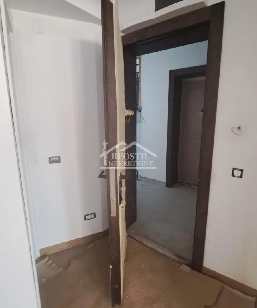 Prodaja, trosoban stan, 83m², Kalenić Pijaca, Vračar Sve Podlokacije