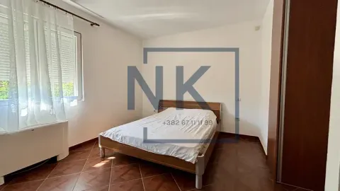Bedroom with a double bed, window and wardrobe. - image 10