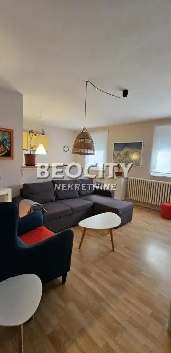 Izdavanje, dvosoban stan, 44m², Centar, Novi Sad