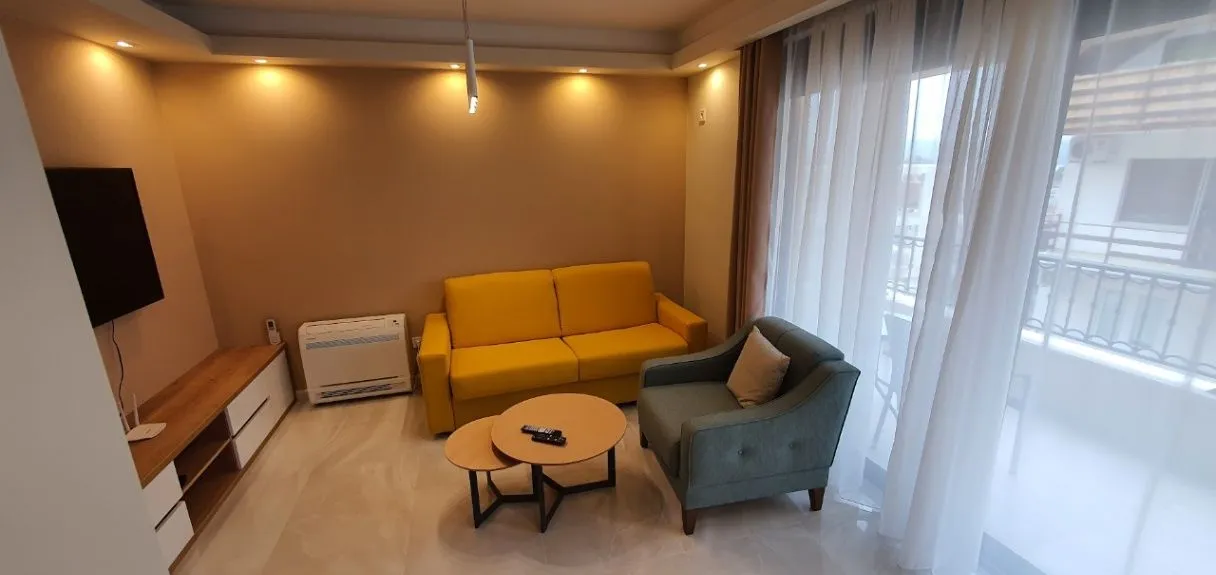Izdavanje, dvosoban stan, 55m², Kalimanj, Tivat