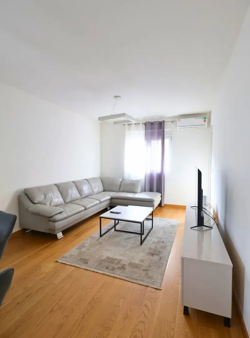 Izdavanje, dvosoban stan, 71m², City Kvart, Podgorica