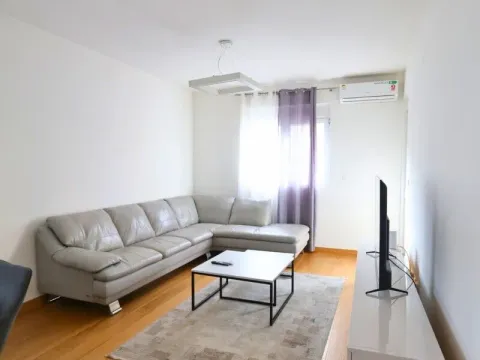Izdavanje, dvosoban stan, 71m², City Kvart, Podgorica - image 1