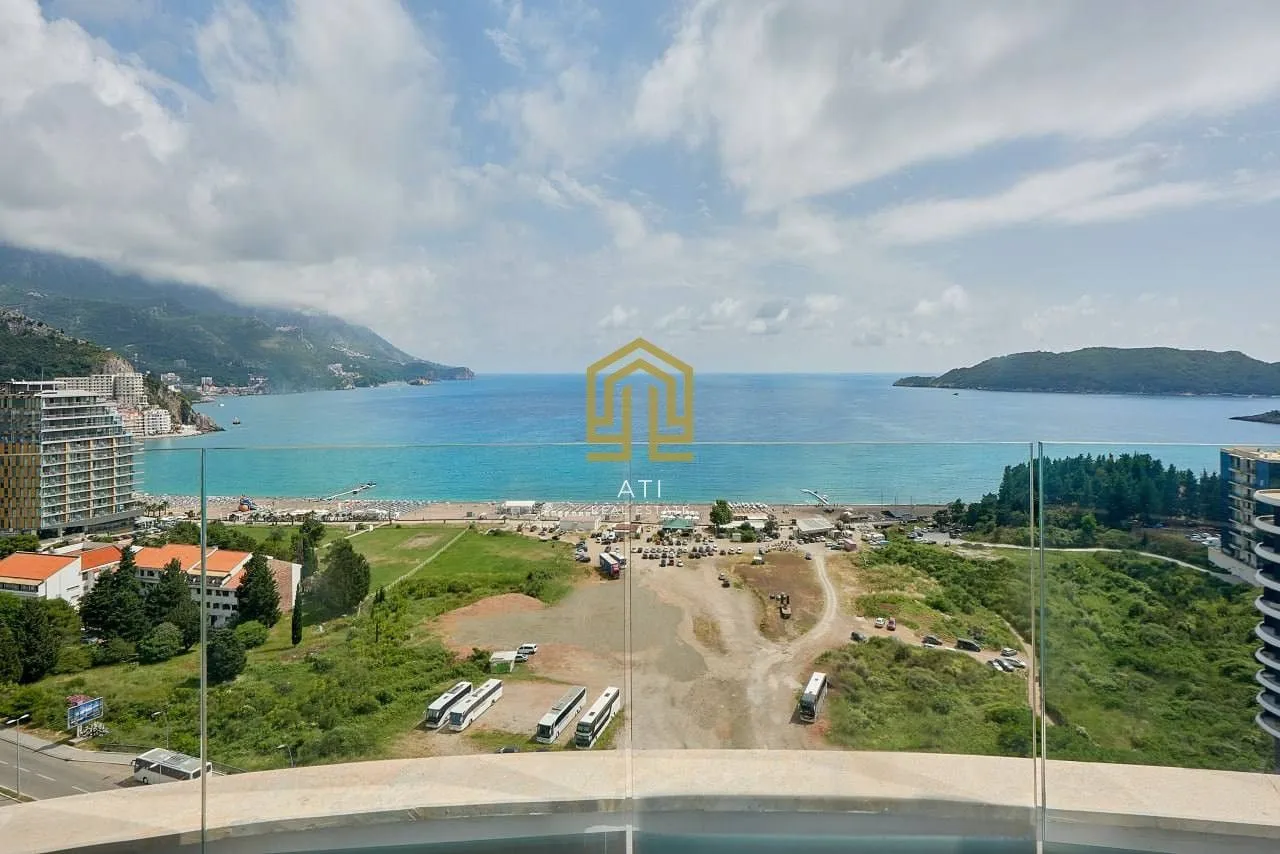 Pogled na more i plažu sa terase.