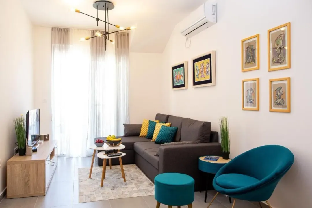 Izdavanje, jednosoban stan, 45m², Budva, Crna Gora