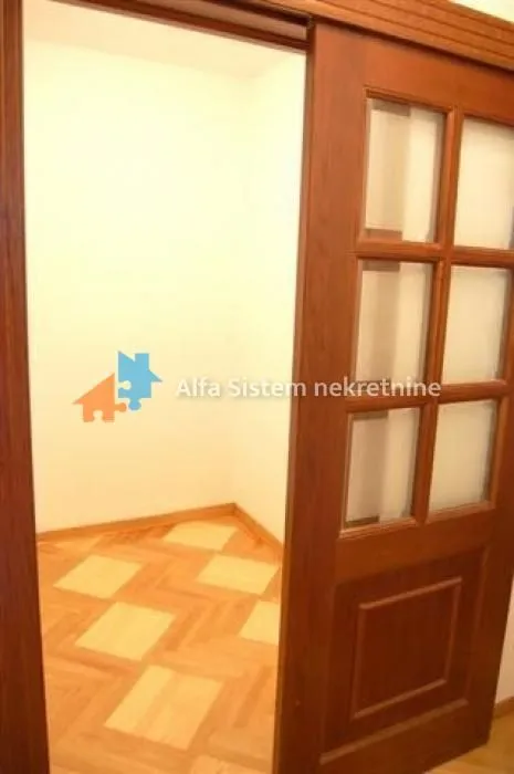 Izdavanje, stan, 300m², Savski Venac, Beograd