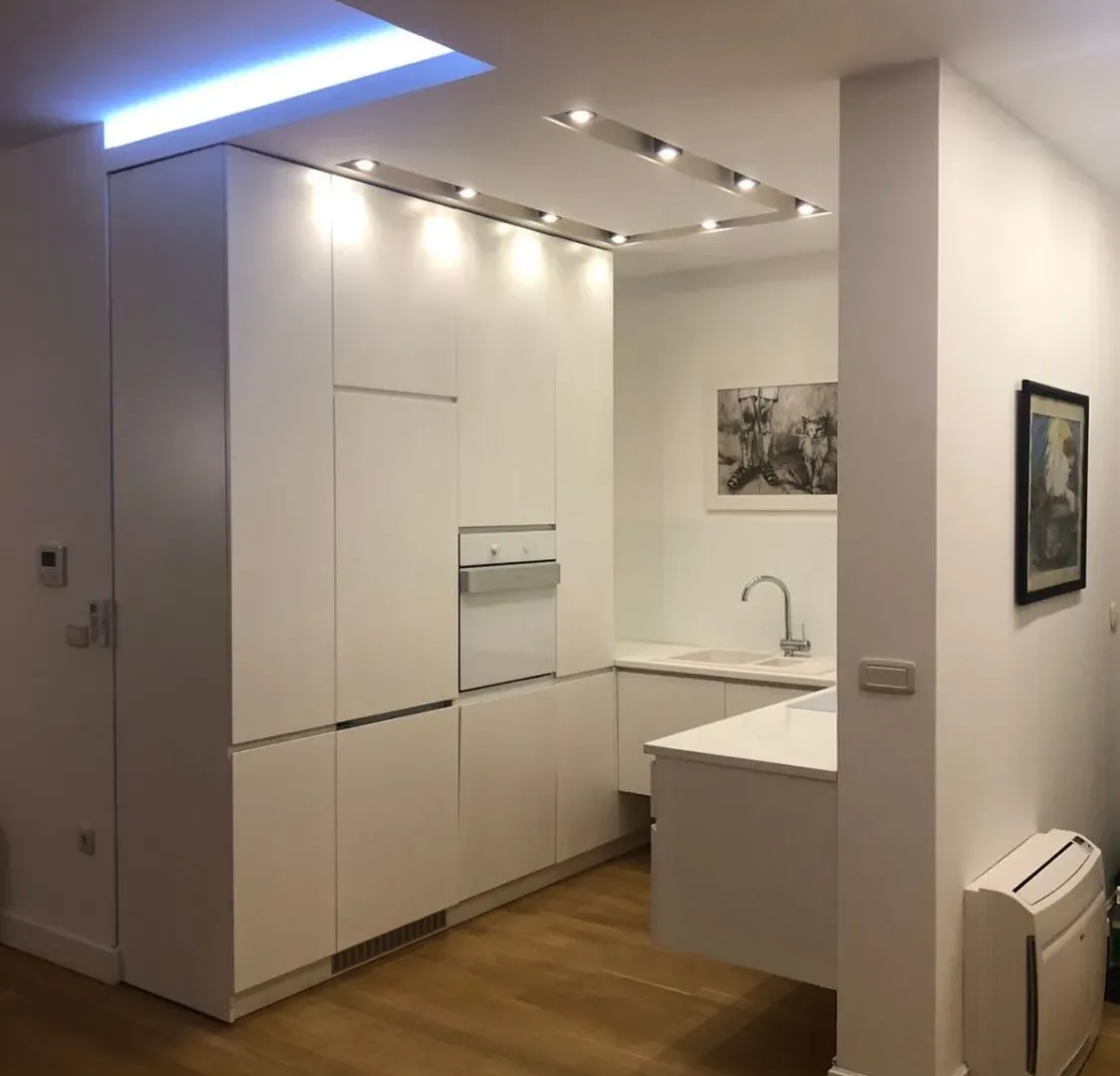 Izdavanje, dvosoban stan, 108m², Centar, Budva