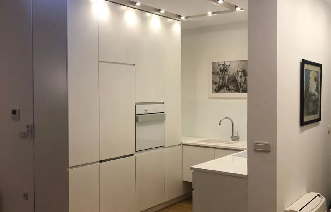 Izdavanje, dvosoban stan, 108m², Centar, Budva