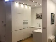 Izdavanje, dvosoban stan, 108m², Centar, Budva