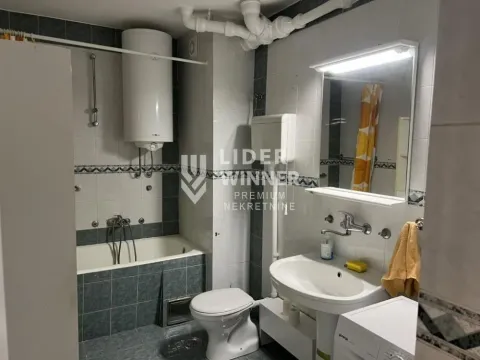 Izdavanje, trosoban stan, 88m², Vračar Sve Podlokacije, Beograd - image 7